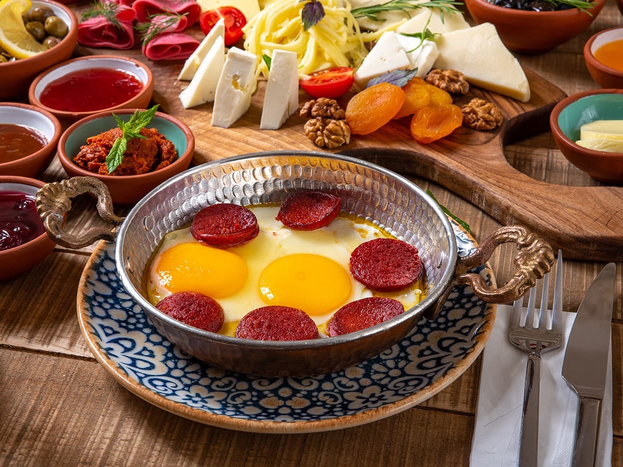 Sucuklu Yumurta